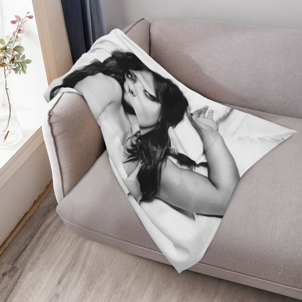 hot mila Throw Blanket cosplay - огляд і ціна Anime Cosplay Idea